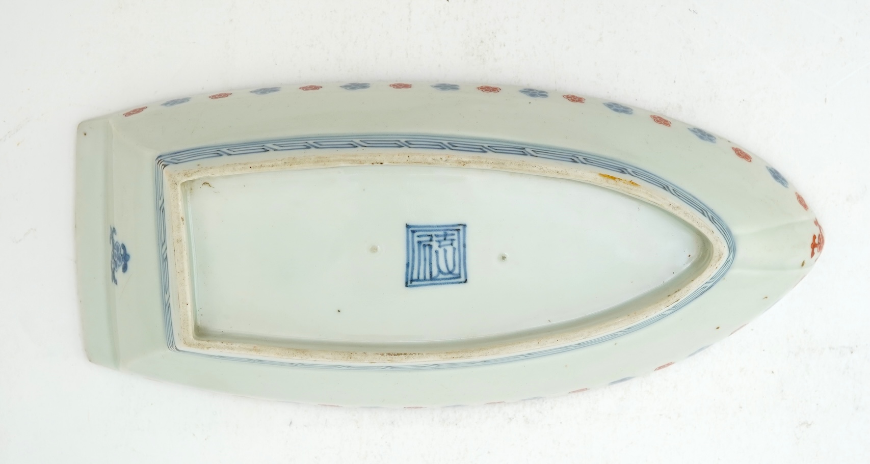 A Japanese Kakiemon style boat shaped dish, 19th century